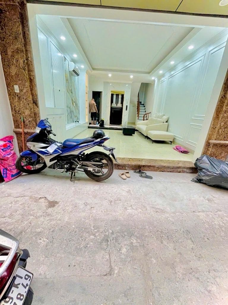 Bán nhà Vĩnh Hưng - diện tích 44m2 6 tầng - Thang máy, xây mới cứng - giá 15 tỷ