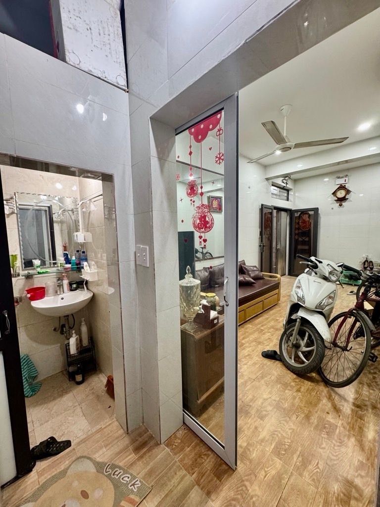 Bán nhà Khương Trung - diện tích 29m2 4 tầng - Nhà thiết kế cầu thang cuối - giá 5,95 tỷ