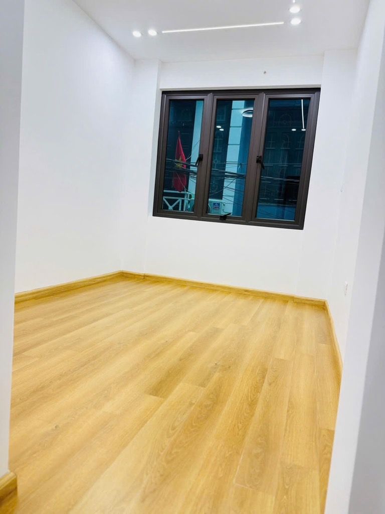 Bán nhà Bùi Xương Trạch - diện tích 22,5m2 5 tầng - ô tô đỗ cửa - giá 7,3 tỷ