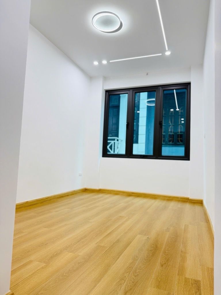 Bán nhà Bùi Xương Trạch - diện tích 22,5m2 5 tầng - ô tô đỗ cửa - giá 7,3 tỷ