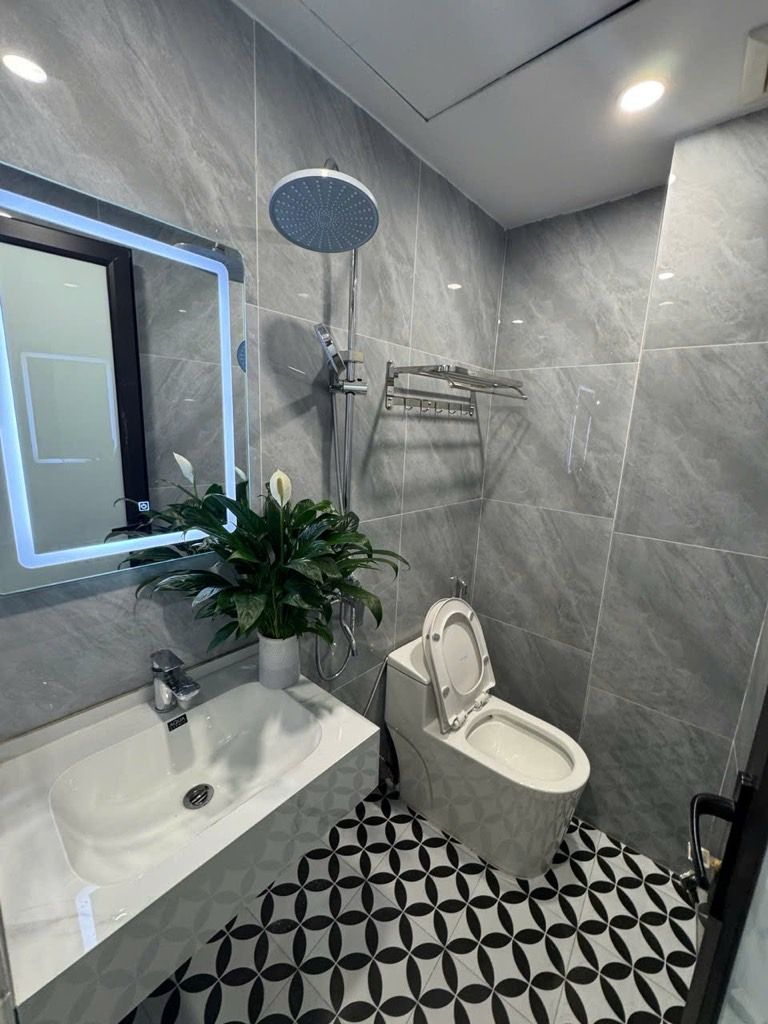 Bán nhà ngõ chợ Khâm Thiên - diện tích 22,8m2 4 tầng - ô tô vào trong nhà - giá 6,5 tỷ