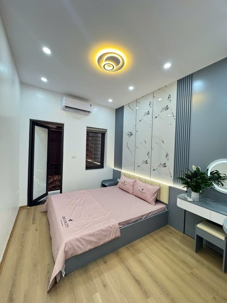 Bán nhà ngõ chợ Khâm Thiên - diện tích 22,8m2 4 tầng - ô tô vào trong nhà - giá 6,5 tỷ