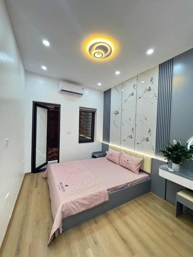 Bán nhà ngõ chợ Khâm Thiên - diện tích 22,8m2 4 tầng - ô tô vào trong nhà - giá 6,5 tỷ