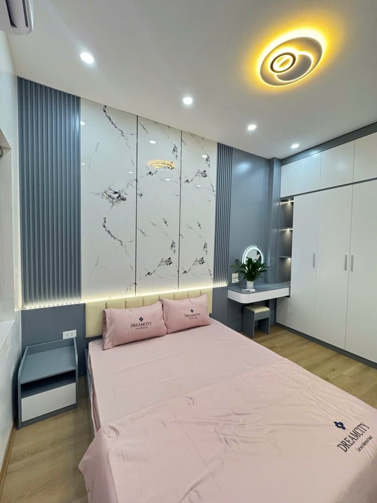 Bán nhà ngõ chợ Khâm Thiên - diện tích 22,8m2 4 tầng - ô tô vào trong nhà - giá 6,5 tỷ