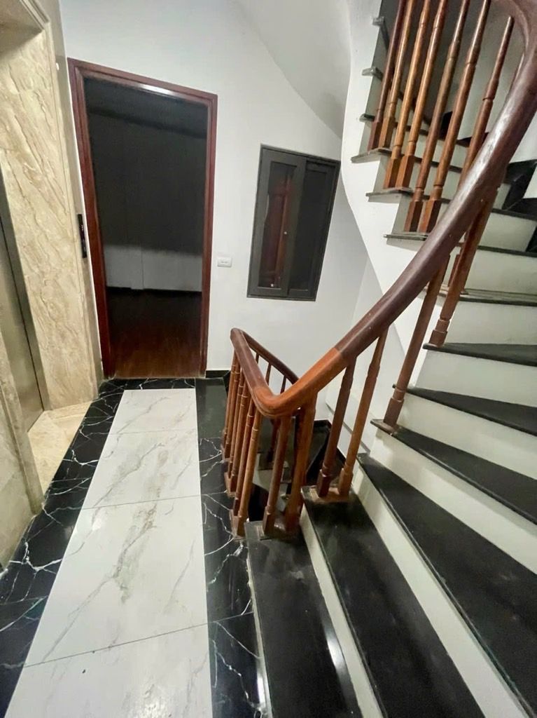 Bán nhà Hoàng Mai - diện tích 63,5m2 5 tầng - Ô tô tránh - giá 24,9 tỷ