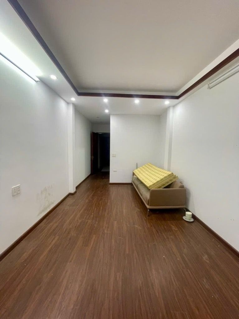 Bán nhà Hoàng Mai - diện tích 63,5m2 5 tầng - Ô tô tránh - giá 24,9 tỷ