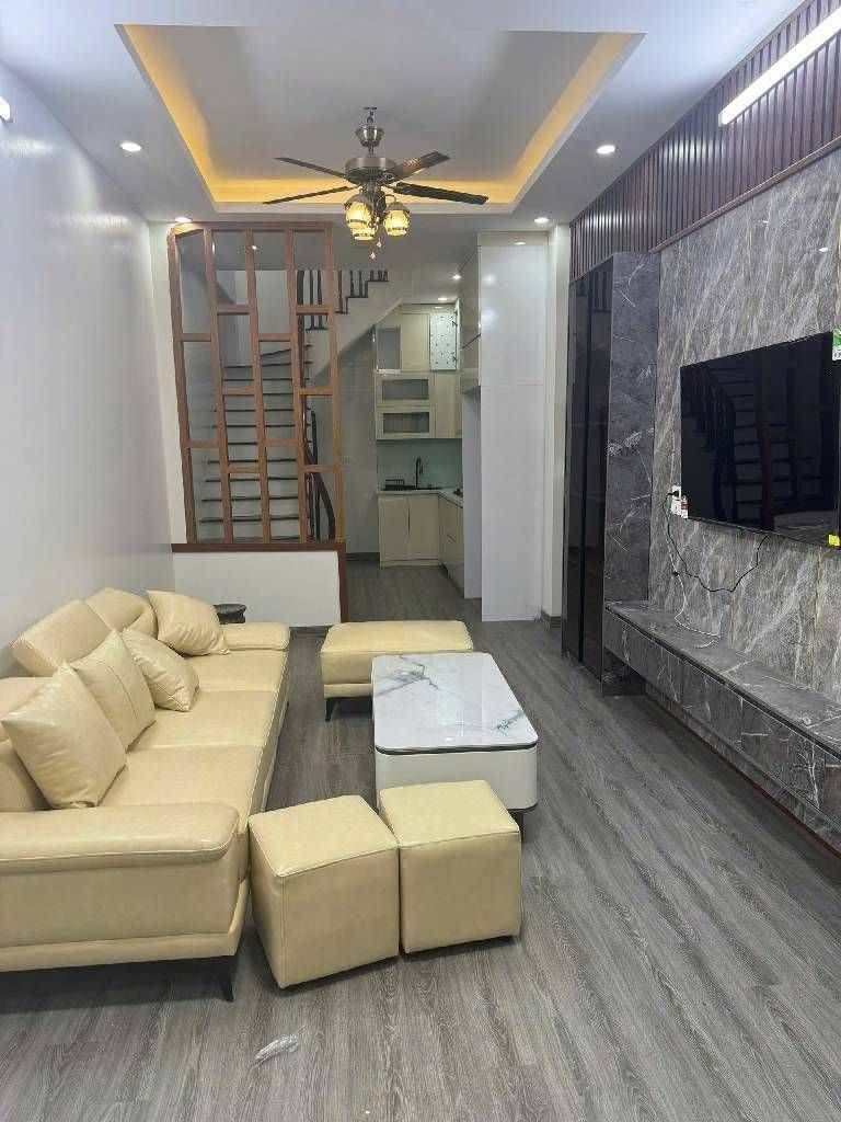 Bán nhà Thịnh Liệt - diện tích 37m2 5 tầng - ô tô đỗ cửa - giá 9,9 tỷ