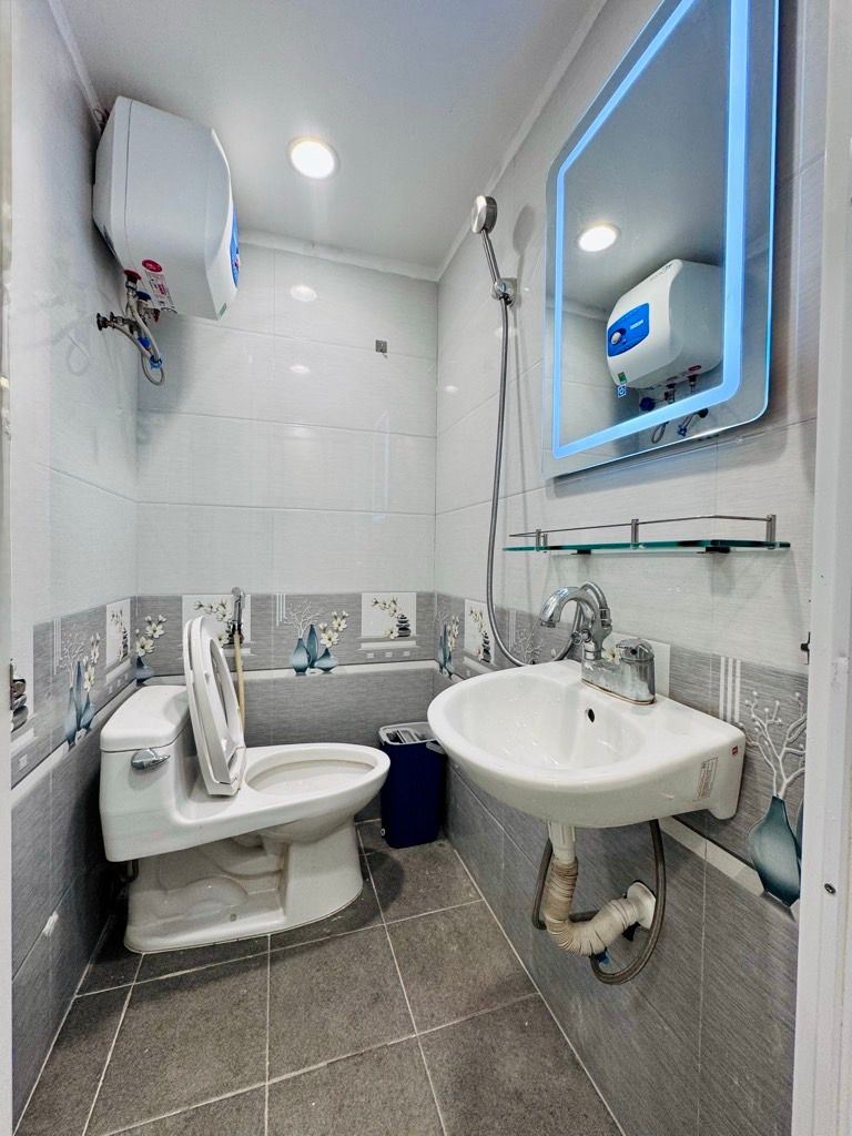 Bán nhà Vũ Hữu - diện tích 17.8m2 4 tầng - Thổ cư dưới 6 tỷ - giá 5,6 tỷ