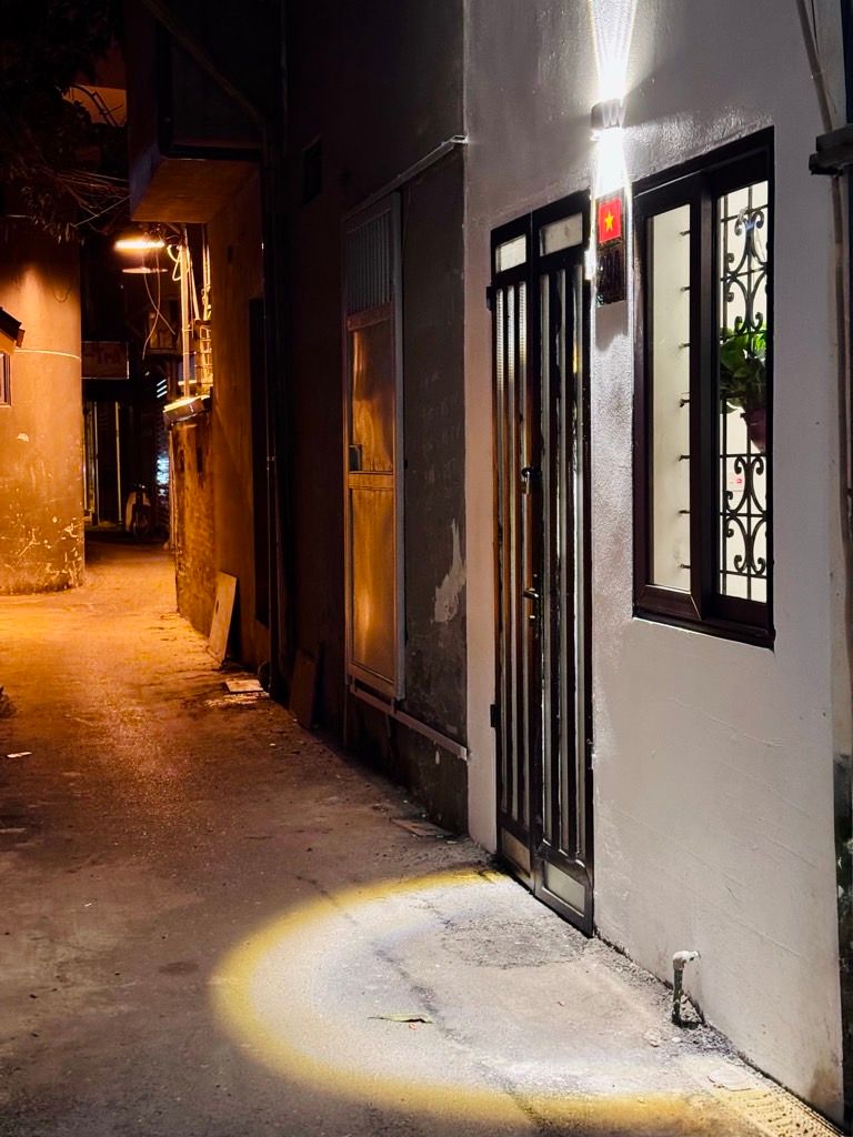 Bán nhà Vũ Hữu - diện tích 17.8m2 4 tầng - Thổ cư dưới 6 tỷ - giá 5,6 tỷ