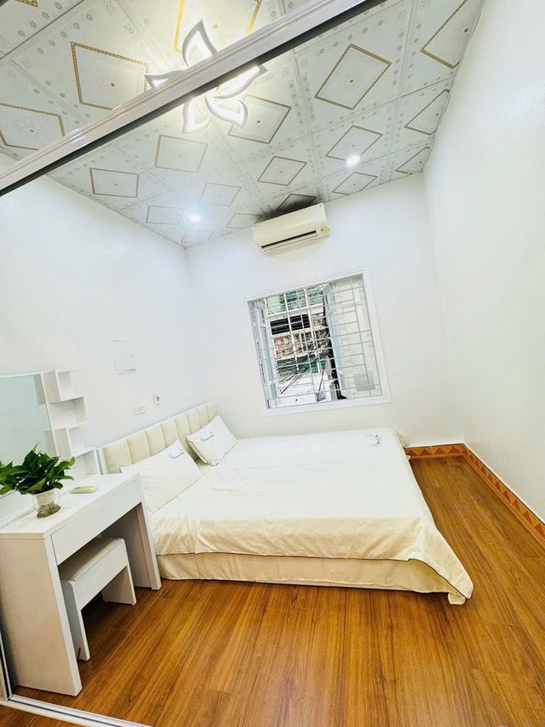 Bán nhà Tập Thể C9 Khương Thượng - diện tích 70m2 1 tầng - Lô góc thoáng sáng - giá 3,75 tỷ