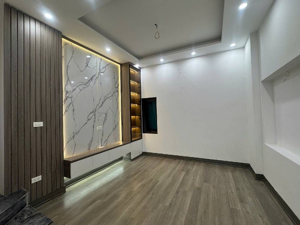 Bán nhà Khương Hạ - diện tích 33,5m2 5 tầng - Ô TÔ QUA CỬA - giá 8,5 tỷ