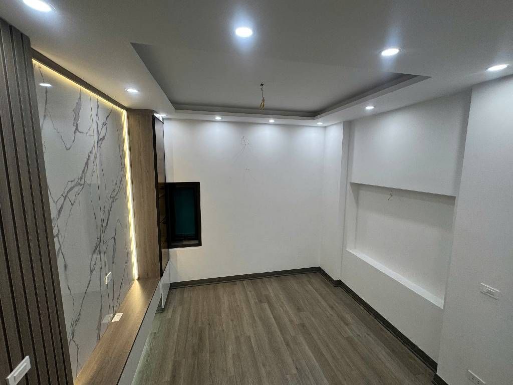 Bán nhà Khương Hạ - diện tích 33,5m2 5 tầng - Ô TÔ QUA CỬA - giá 8,5 tỷ