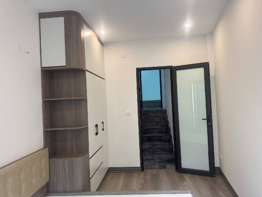 Bán nhà Khương Hạ - diện tích 33,5m2 5 tầng - Ô TÔ QUA CỬA - giá 8,5 tỷ