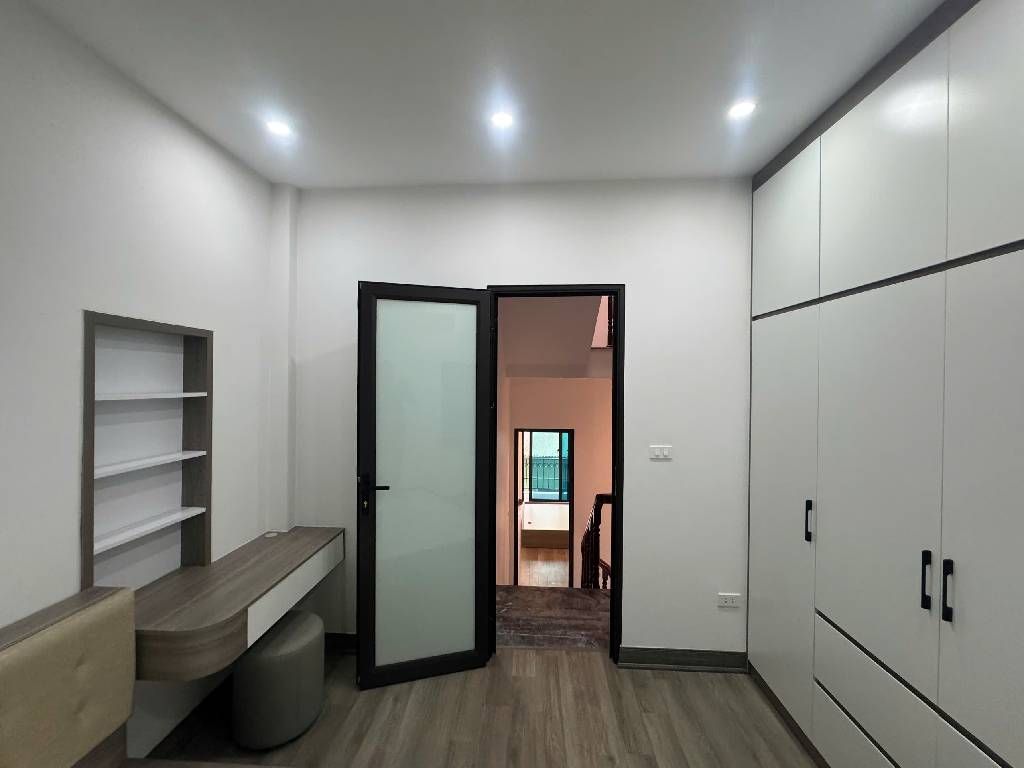 Bán nhà Khương Hạ - diện tích 33,5m2 5 tầng - Ô TÔ QUA CỬA - giá 8,5 tỷ