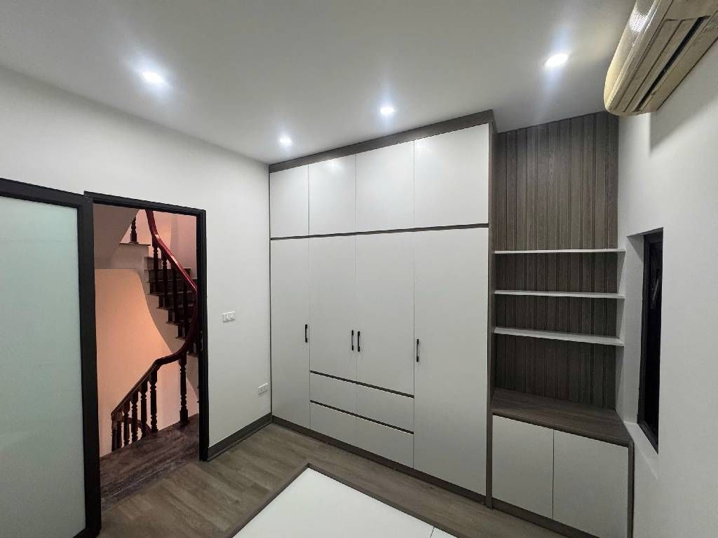 Bán nhà Khương Hạ - diện tích 33,5m2 5 tầng - Ô TÔ QUA CỬA - giá 8,5 tỷ