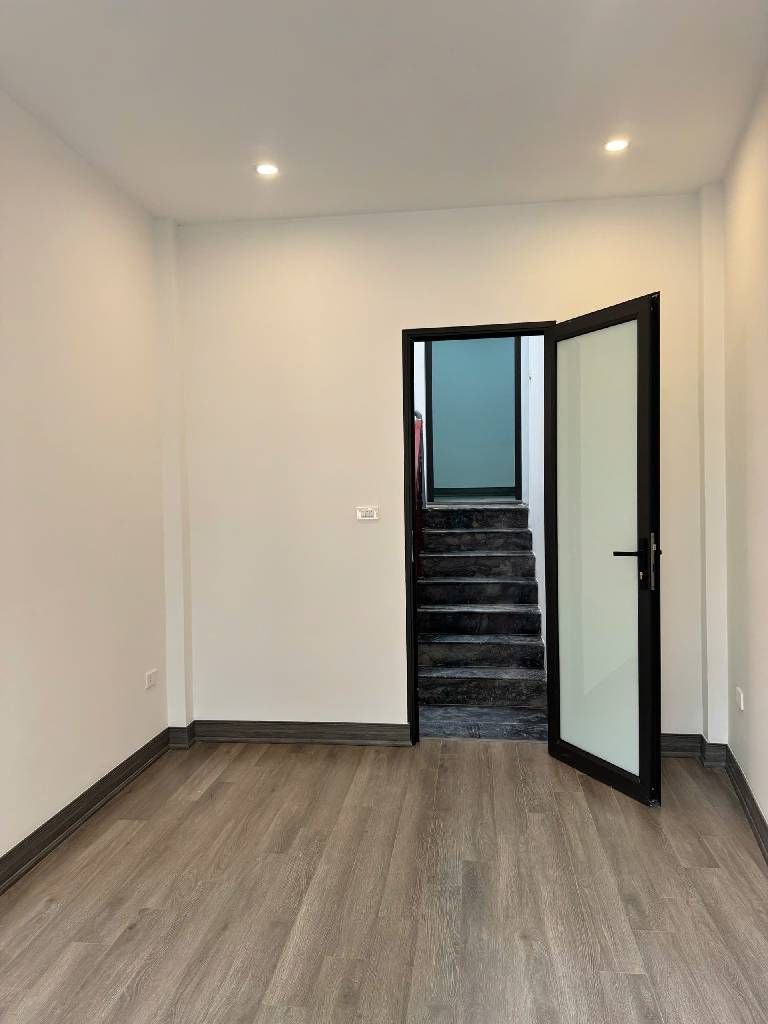 Bán nhà Khương Hạ - diện tích 33,5m2 5 tầng - Ô TÔ QUA CỬA - giá 8,5 tỷ