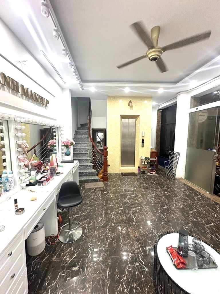 Bán nhà Thịnh Hào 1 - diện tích 40m2 5 tầng - THANG MÁY - giá 20,3 tỷ