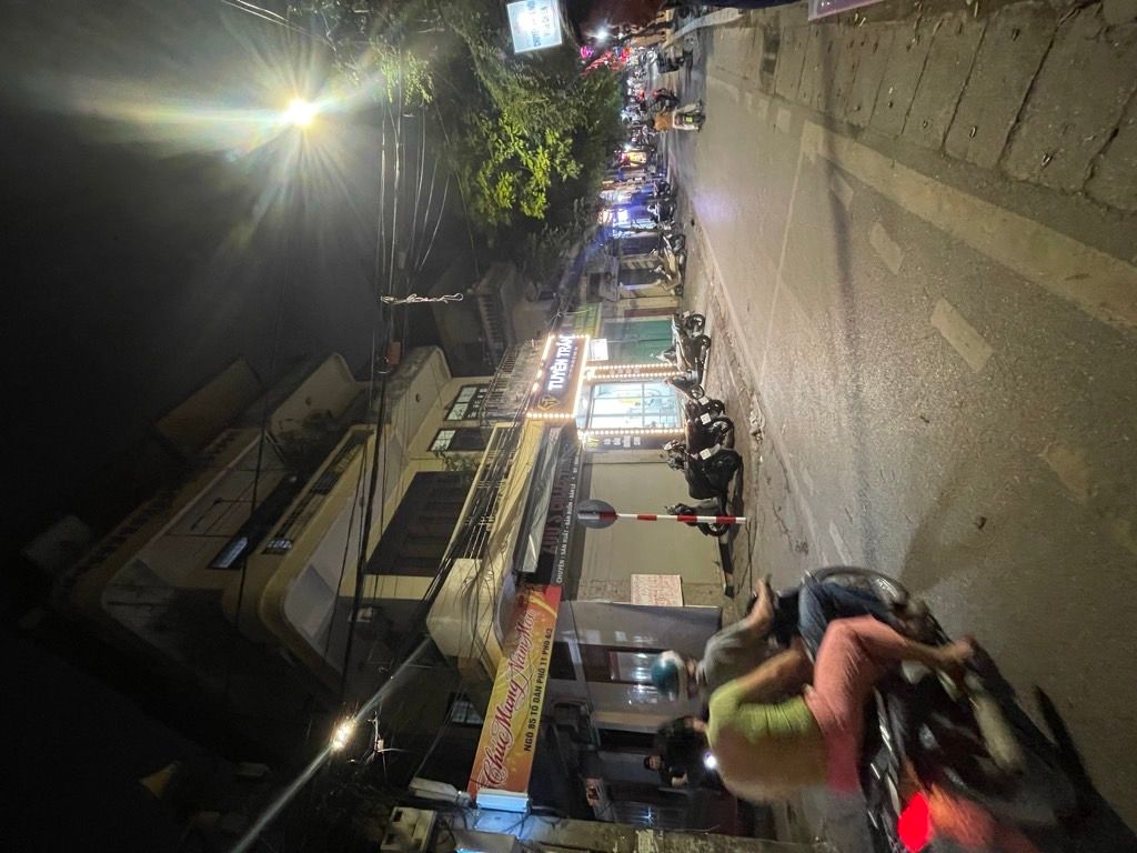 Bán nhà 8/3 - diện tích 55m2 3 tầng - LÔ GÓC - Ô TÔ TRÁNH - giá 24 tỷ