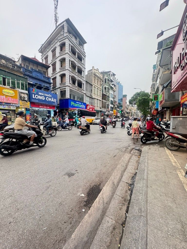 Bán nhà Khâm Thiên - diện tích 30m2 2 tầng - Kinh doanh sầm uất - giá 14,7 tỷ