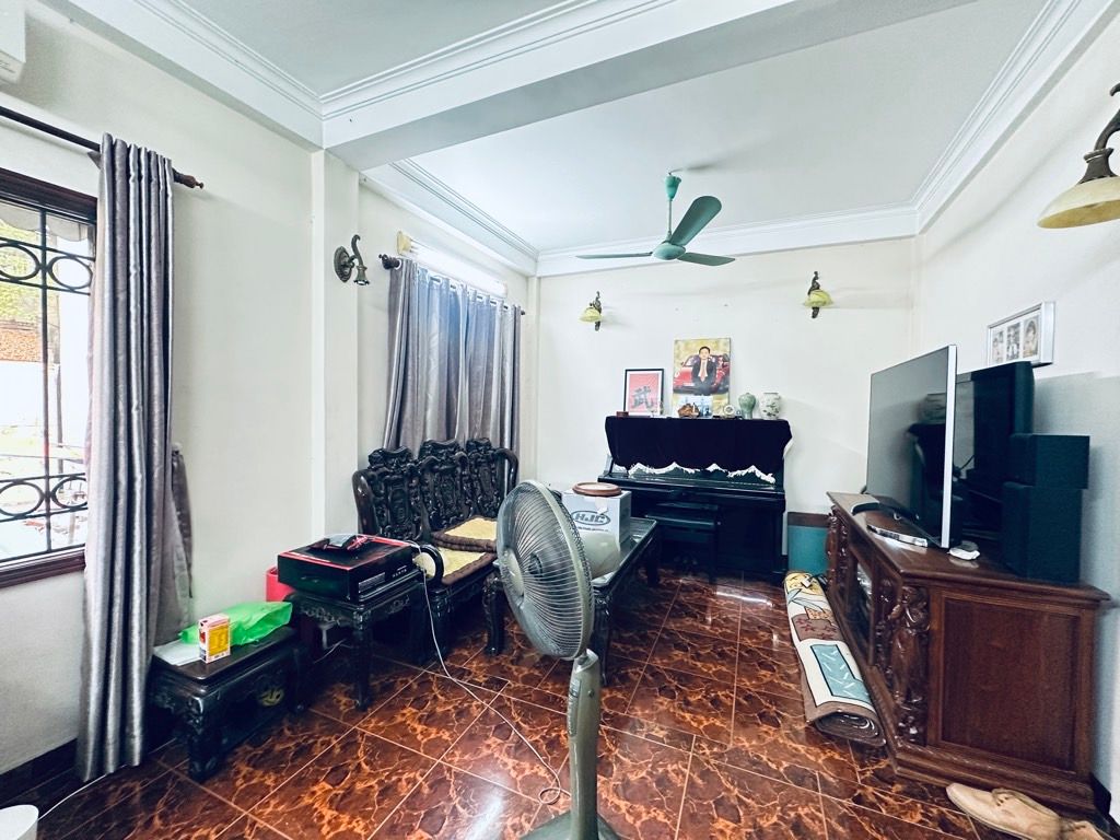 Bán nhà Láng Hạ - diện tích 38.4m2 5 tầng - Mặt tiền rộng - giá 11,5 tỷ