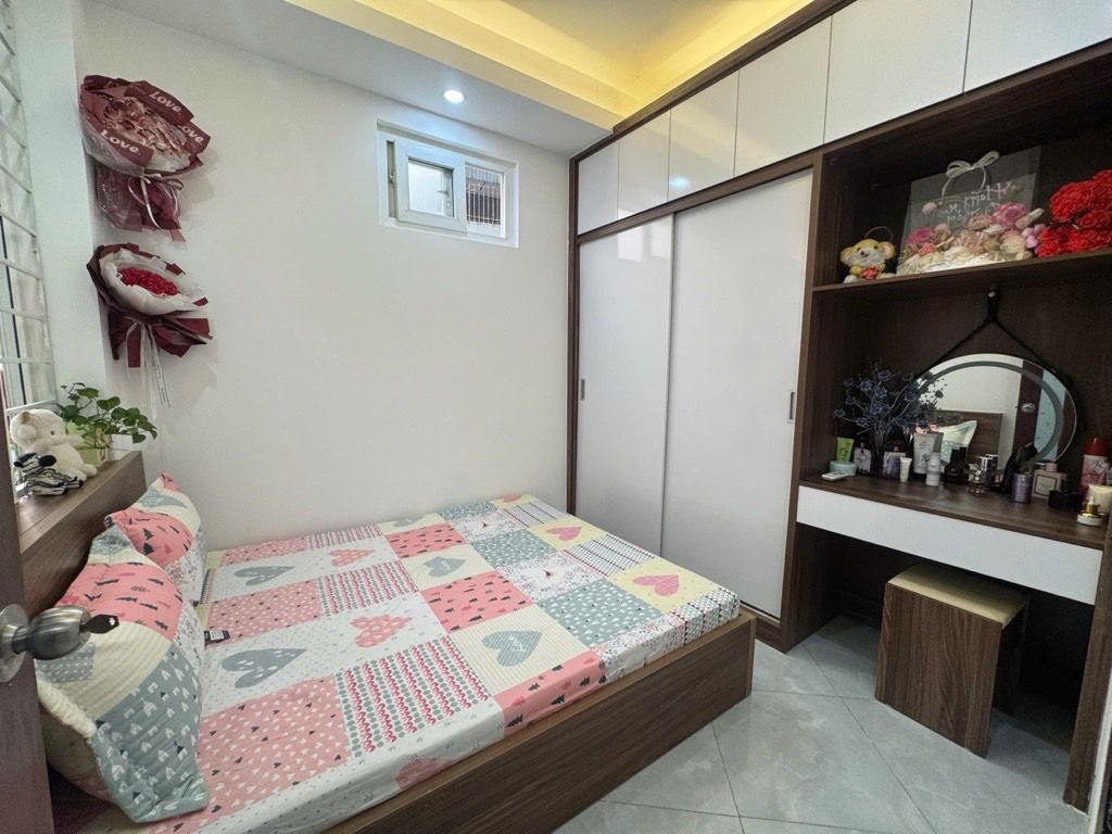 Bán nhà Văn Hương - diện tích 37m2 3 tầng - Căn Hộ CCMN Chủ Làm Full Nội Thất Toàn Đồ Mới - giá 1,65 tỷ