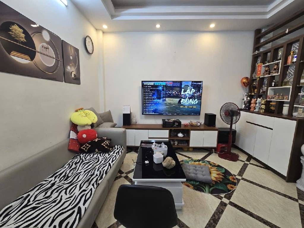 Bán nhà Hoàng Mai - diện tích 30m2 5 tầng - Nhà mới đẹp - giá 8,6 tỷ