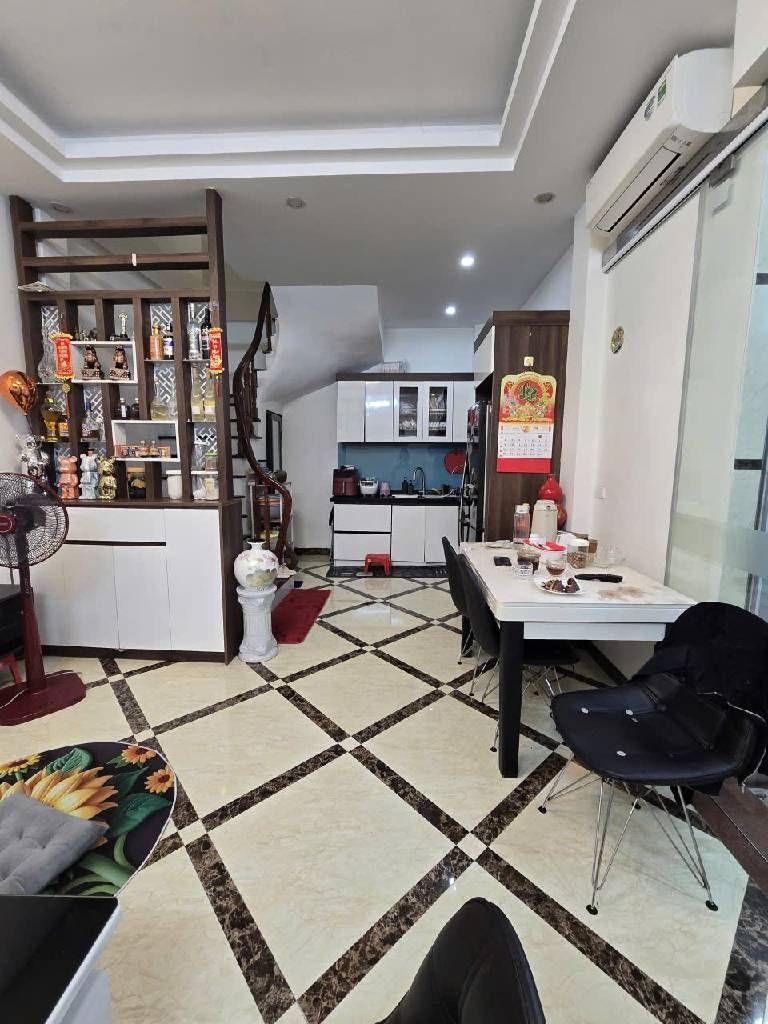 Bán nhà Hoàng Mai - diện tích 30m2 5 tầng - Nhà mới đẹp - giá 8,6 tỷ