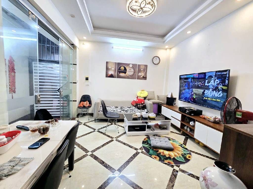 Bán nhà Hoàng Mai - diện tích 30m2 5 tầng - Nhà mới đẹp - giá 8,6 tỷ