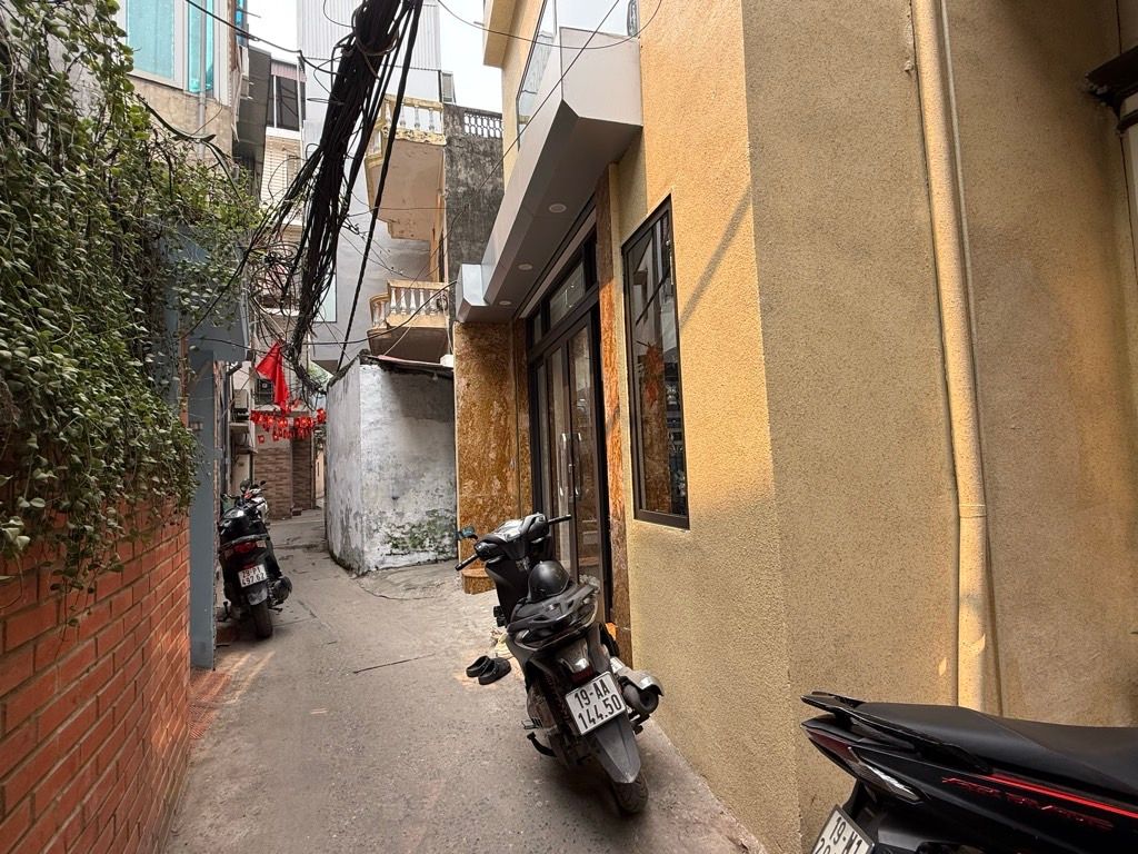 Bán nhà Đê La Thành - diện tích 58.3m2 6 tầng - Nhà đẹp ở ngay - giá 18 tỷ