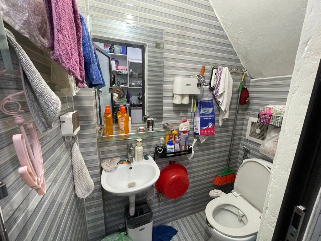 Bán nhà Bùi Xương Trạch - diện tích 30.5m2 2 tầng - Ô tô tránh - giá 2.8 tỷ