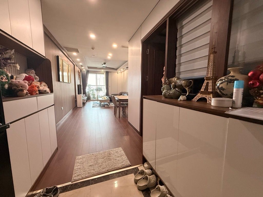 Bán nhà Tân Mai - diện tích 93m2 1 tầng - Căn hộ tầng 26, mặt phố - giá 10,3 tỷ