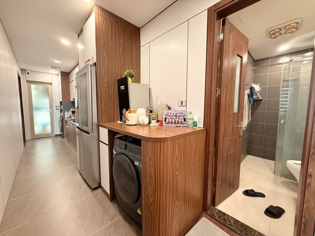 Bán nhà Tân Mai - diện tích 93m2 1 tầng - Căn hộ tầng 26, mặt phố - giá 10,3 tỷ