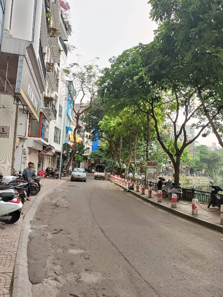 Bán nhà Văn Chương - diện tích 27,3m2 5 tầng - Lô góc, ô tô sát nhà - giá 8 tỷ