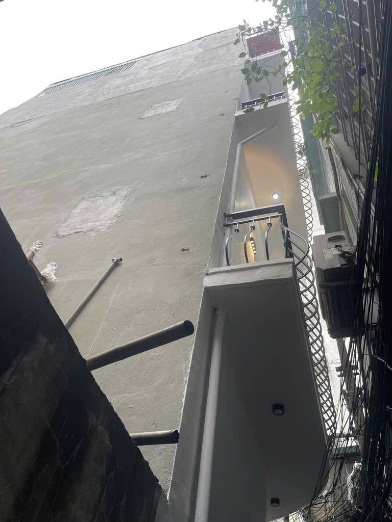 Bán nhà Văn Chương - diện tích 27,3m2 5 tầng - Lô góc, ô tô sát nhà - giá 8 tỷ