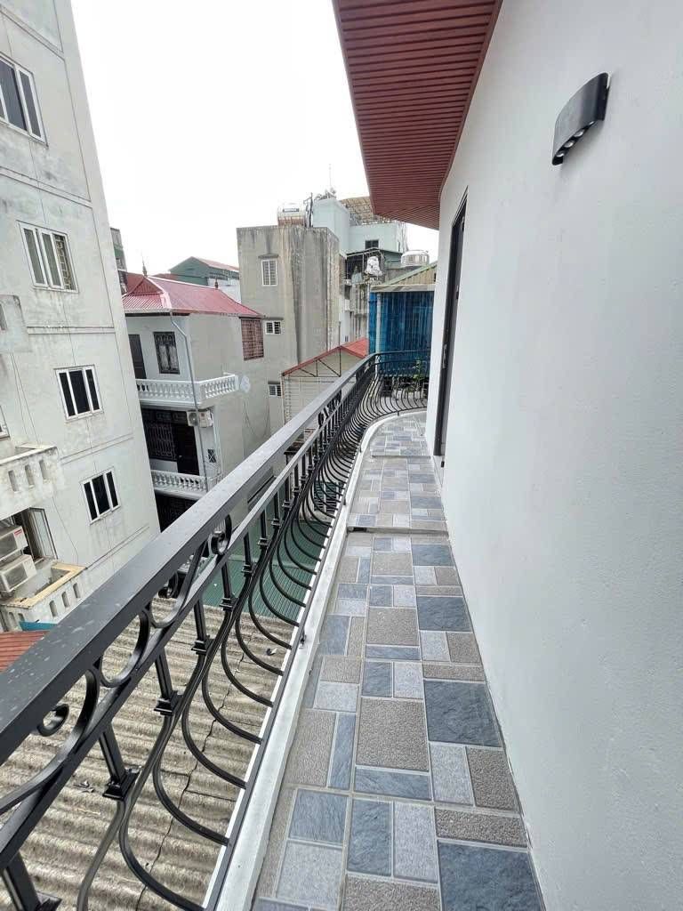 Bán nhà Văn Chương - diện tích 27,3m2 5 tầng - Lô góc, ô tô sát nhà - giá 8 tỷ