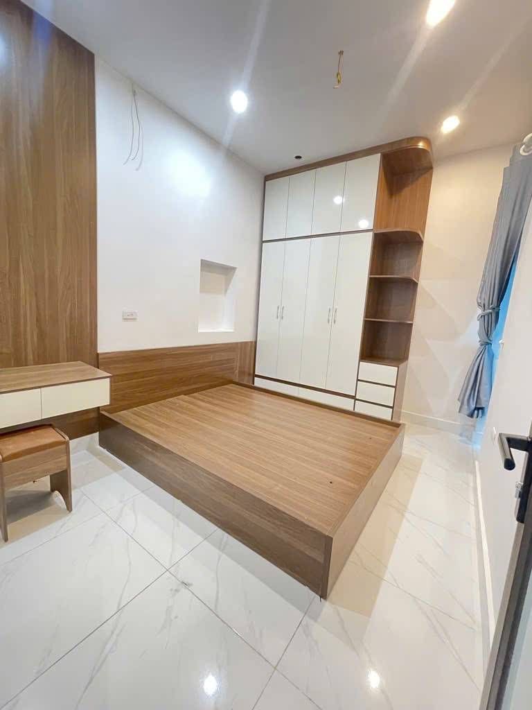 Bán nhà Văn Chương - diện tích 27,3m2 5 tầng - Lô góc, ô tô sát nhà - giá 8 tỷ