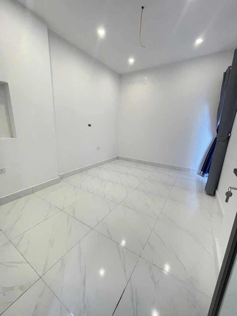 Bán nhà Văn Chương - diện tích 27,3m2 5 tầng - Lô góc, ô tô sát nhà - giá 8 tỷ