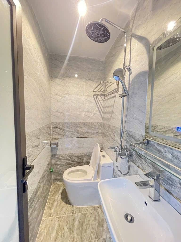 Bán nhà Văn Chương - diện tích 27,3m2 5 tầng - Lô góc, ô tô sát nhà - giá 8 tỷ