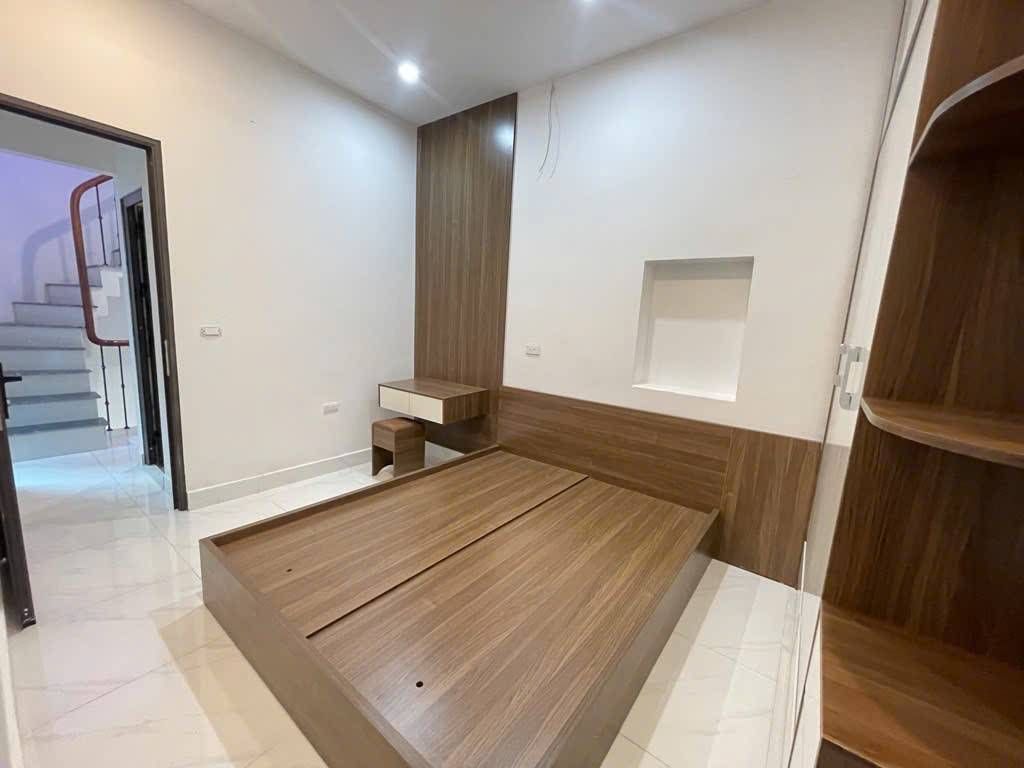 Bán nhà Văn Chương - diện tích 27,3m2 5 tầng - Lô góc, ô tô sát nhà - giá 8 tỷ