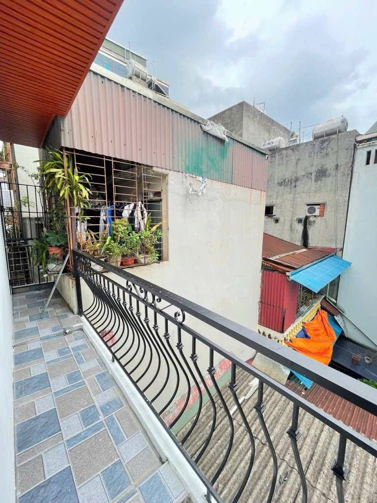 Bán nhà Văn Chương - diện tích 27,3m2 5 tầng - Lô góc, ô tô sát nhà - giá 8 tỷ