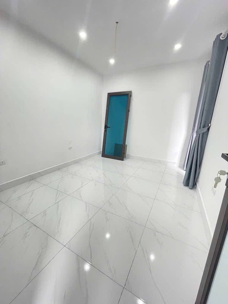 Bán nhà Văn Chương - diện tích 27,3m2 5 tầng - Lô góc, ô tô sát nhà - giá 8 tỷ