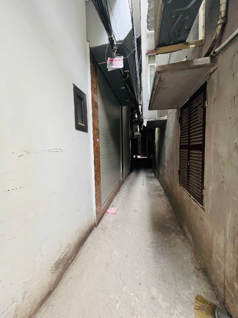 Bán nhà Văn Chương - diện tích 27,3m2 5 tầng - Lô góc, ô tô sát nhà - giá 8 tỷ