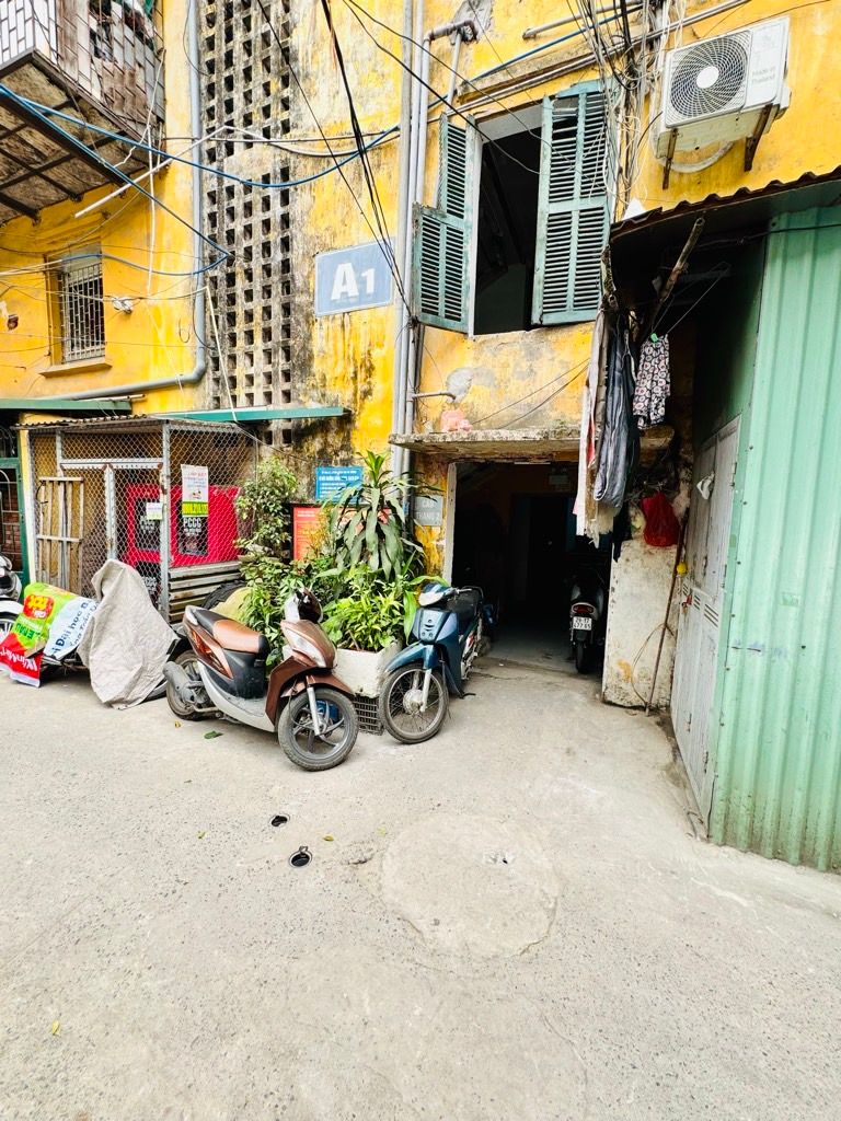 Bán nhà Phố 8-3 - diện tích 19,2m2 1 tầng - Căn hộ tập thể hiếm có - giá 3,48 tỷ