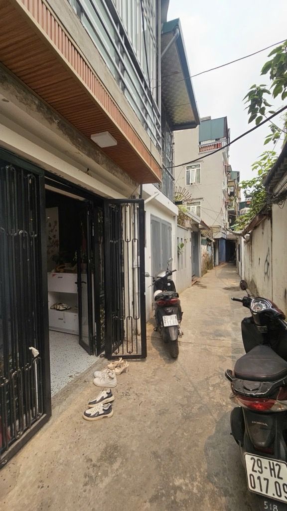 Bán nhà Tân Mai - diện tích 16m2 2 tầng - Căn hộ tập thể đẹp, giá 3,7 tỷ