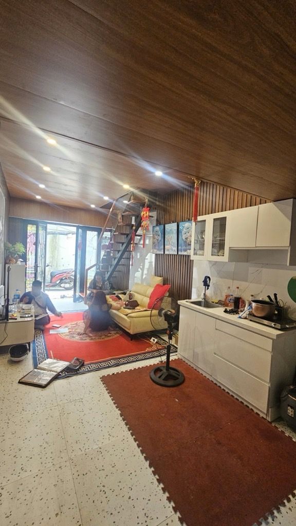 Bán nhà Tân Mai - diện tích 16m2 2 tầng - Căn hộ tập thể đẹp, giá 3,7 tỷ