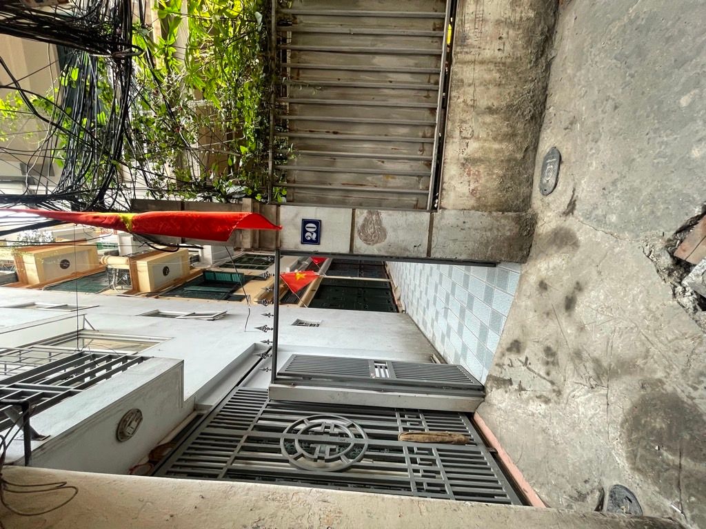 Bán nhà Hào Nam - diện tích 28m2 6 tầng - Nhà mới đẹp full nội thất - giá 10,8 tỷ