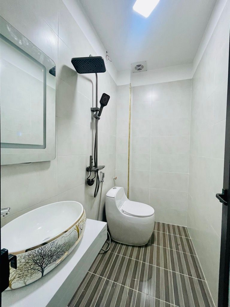 Bán nhà Hào Nam - diện tích 28m2 6 tầng - Nhà mới đẹp full nội thất - giá 10,8 tỷ