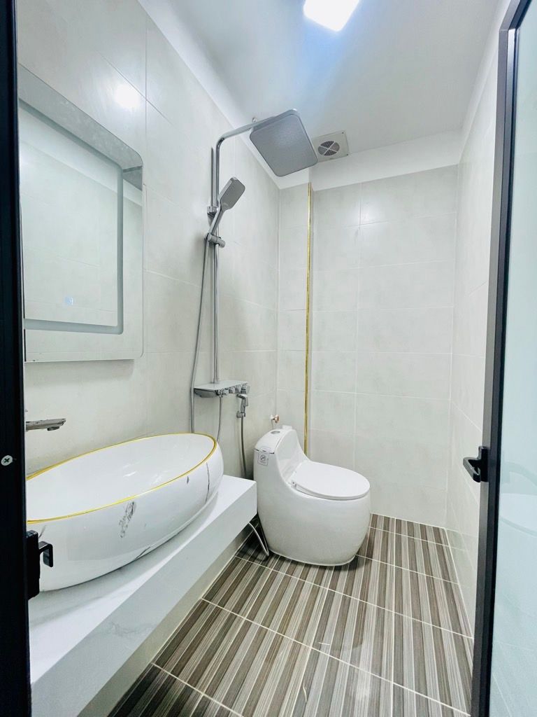 Bán nhà Hào Nam - diện tích 28m2 6 tầng - Nhà mới đẹp full nội thất - giá 10,8 tỷ