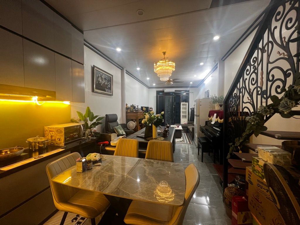 Bán nhà Định Công Thượng - diện tích 60m2 2 tầng - Nhà đẹp, gần ô tô - giá 2,78 tỷ