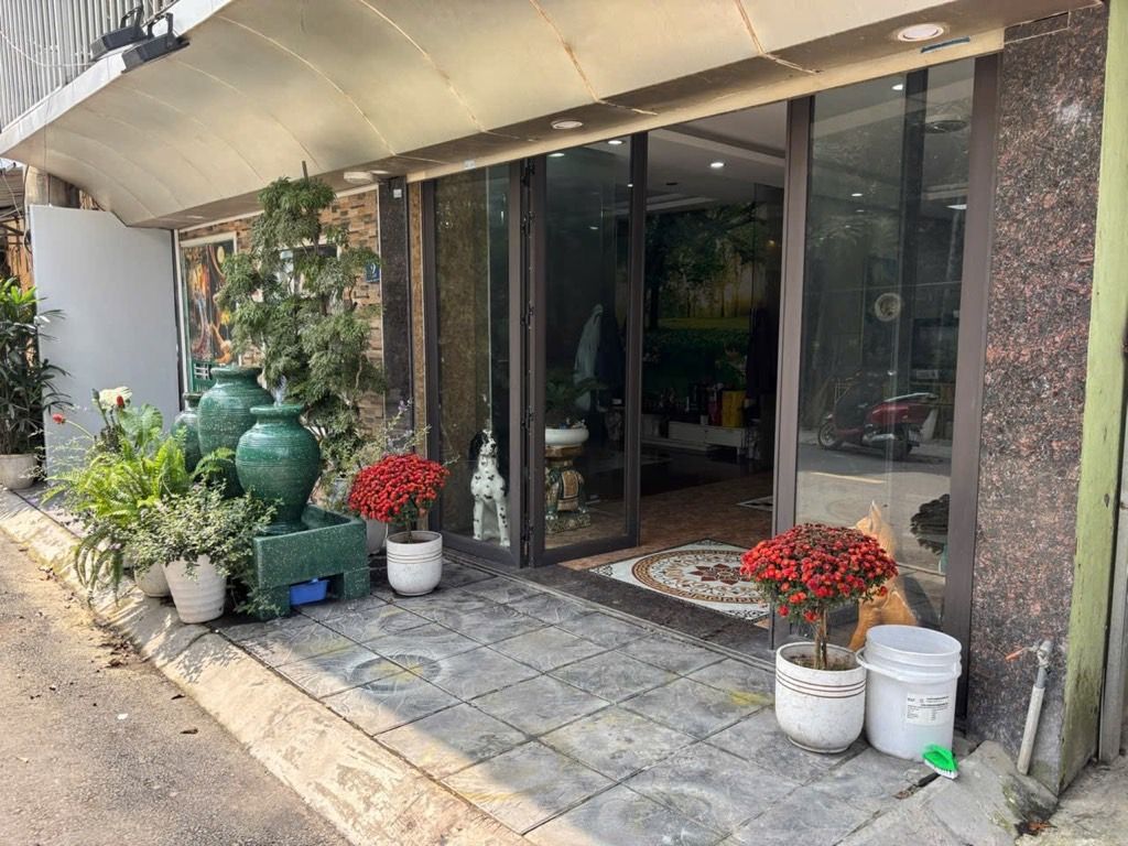 Bán nhà Nguyễn Khoái - diện tích 92m2 2 tầng - Ô TÔ TRÁNH - giá 17 tỷ